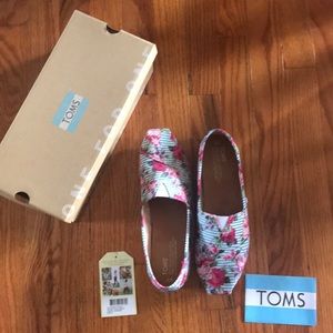 Toms with very light wear!